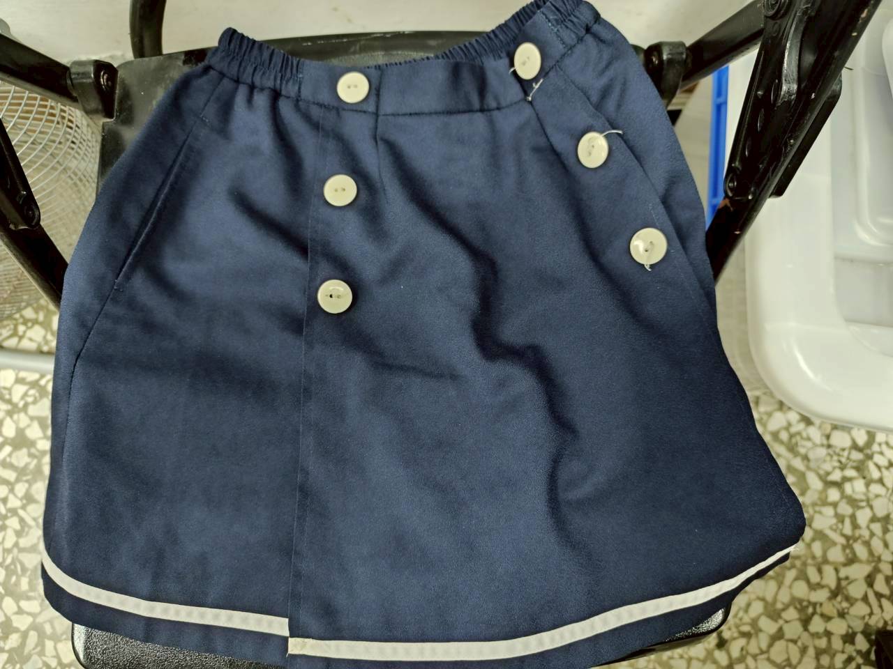 藍色制服裙