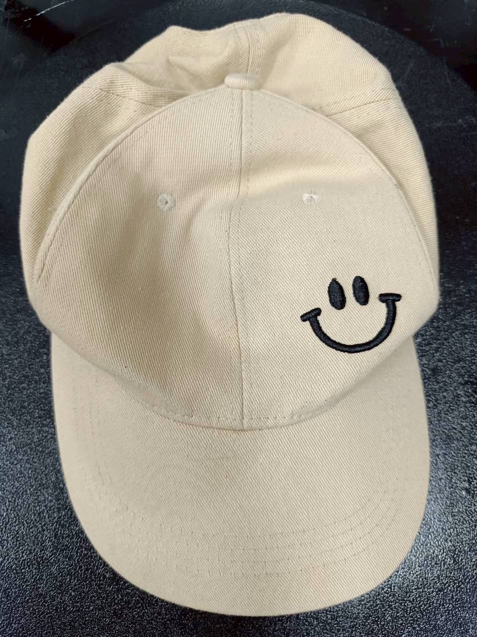 米色微笑帽