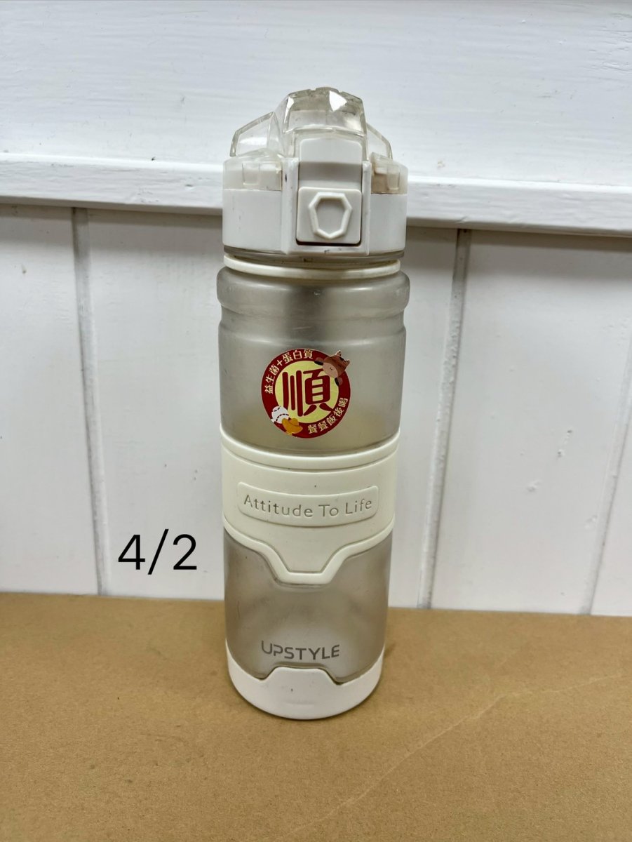 白色冷水壺