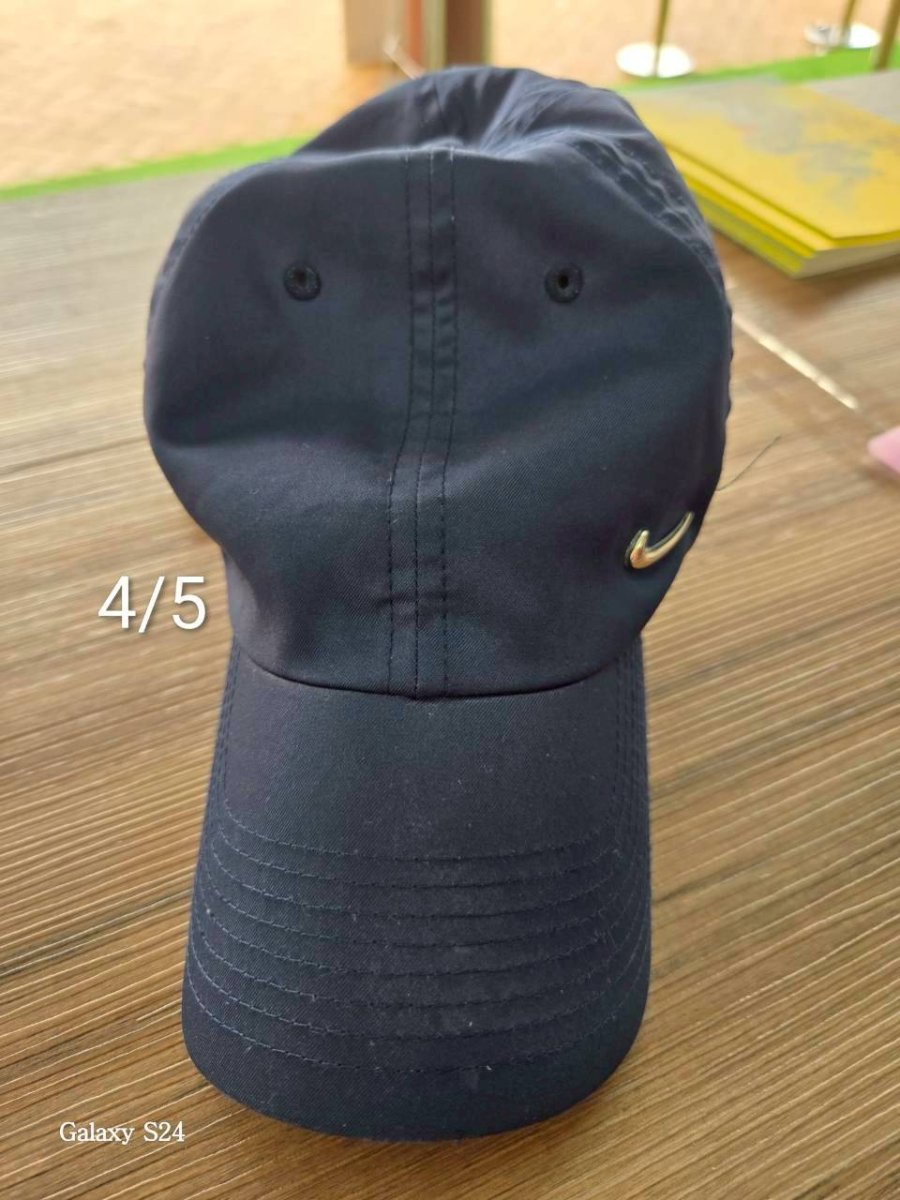 黑色NIKE帽子