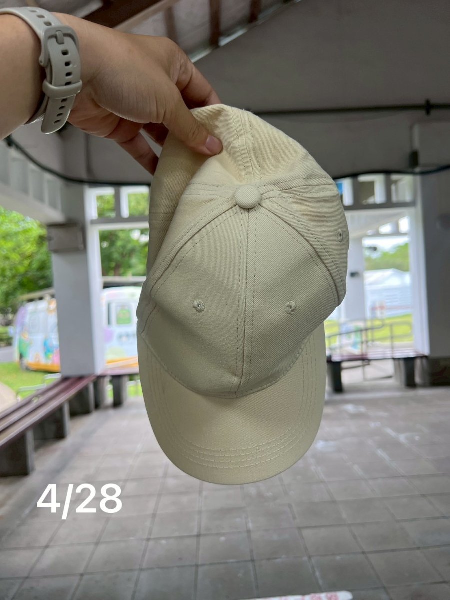 白色棒球帽