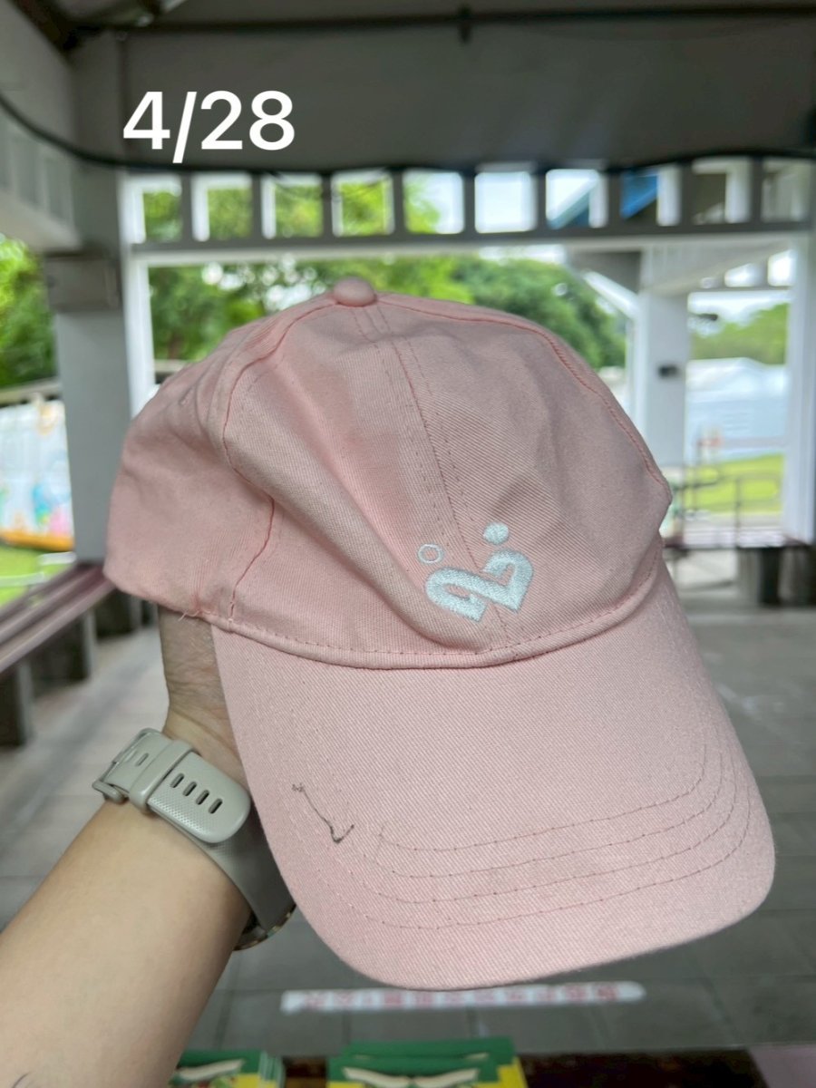 粉色棒球帽