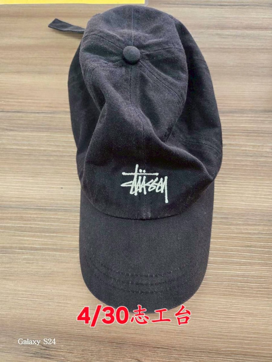黑色棒球帽